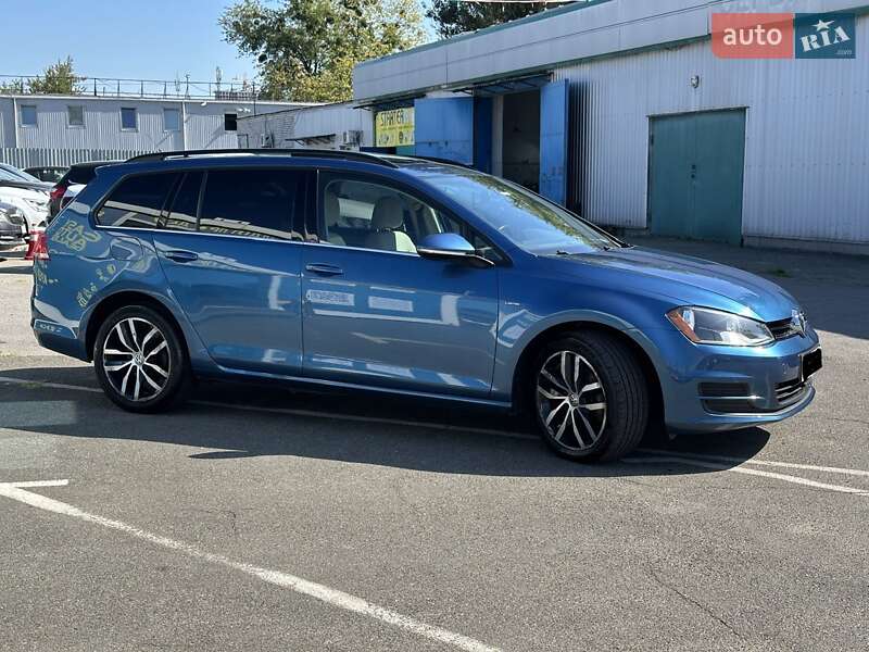 Универсал Volkswagen Golf 2016 в Киеве