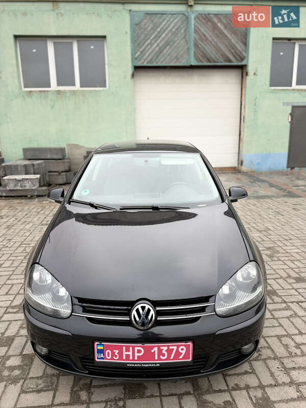 Хэтчбек Volkswagen Golf 2009 в Сумах