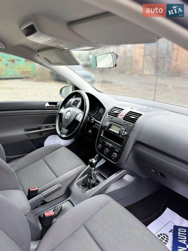 Хэтчбек Volkswagen Golf 2009 в Сумах