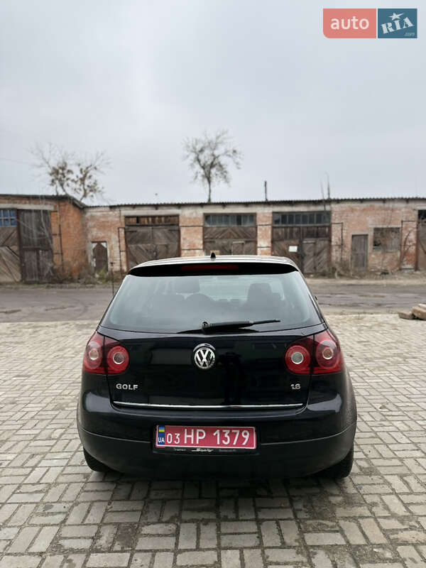Хэтчбек Volkswagen Golf 2009 в Сумах
