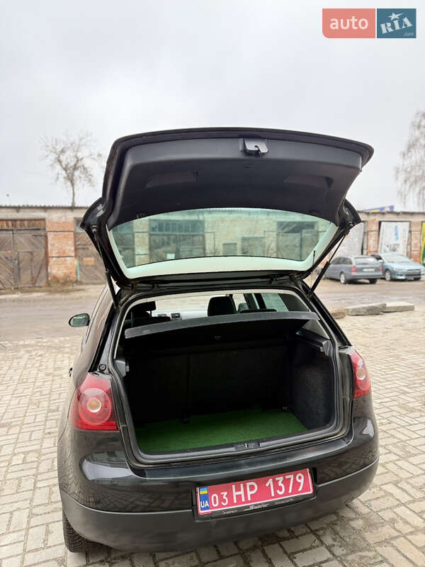 Хэтчбек Volkswagen Golf 2009 в Сумах