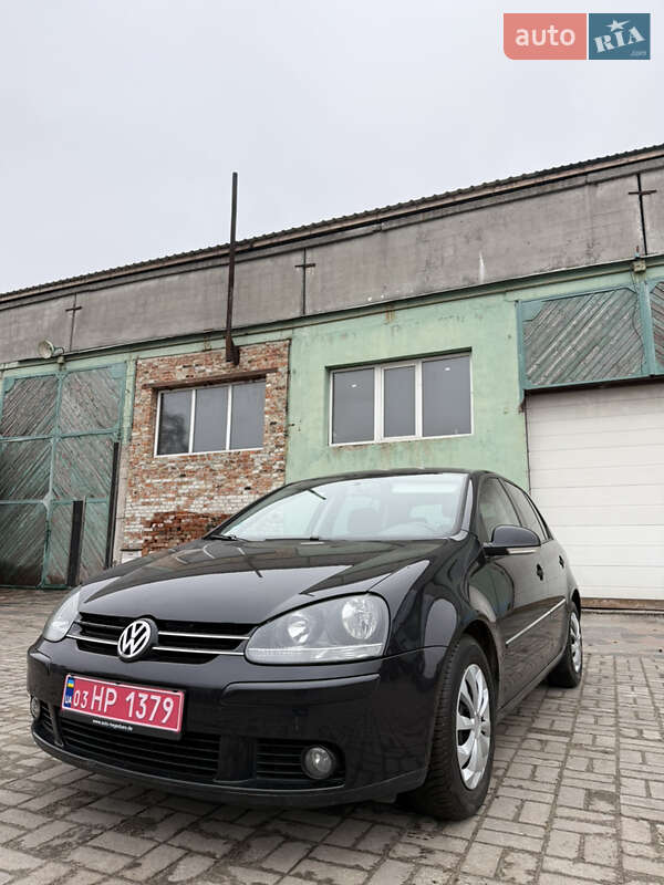 Хэтчбек Volkswagen Golf 2009 в Сумах