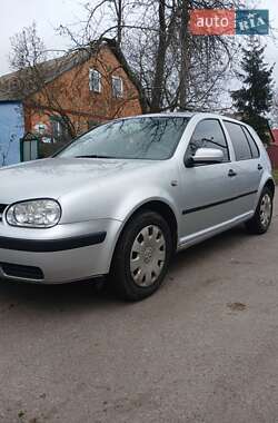Хетчбек Volkswagen Golf 2001 в Гадячі