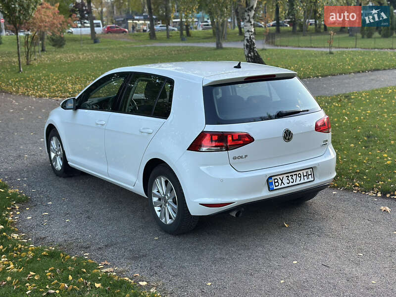 Хэтчбек Volkswagen Golf 2015 в Хмельницком