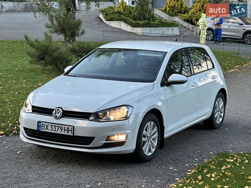 Хэтчбек Volkswagen Golf 2015 в Хмельницком