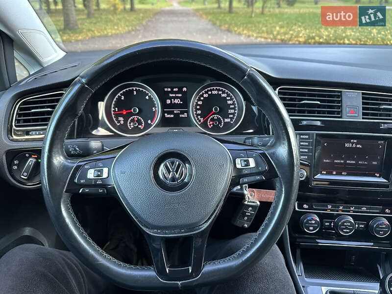 Хэтчбек Volkswagen Golf 2015 в Хмельницком