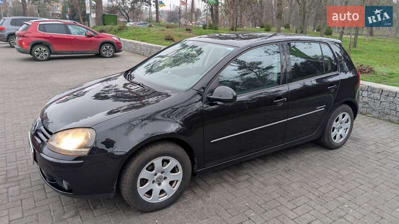 Хэтчбек Volkswagen Golf 2008 в Черкассах
