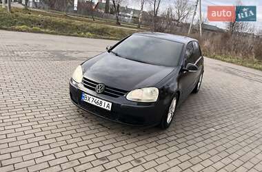 Хэтчбек Volkswagen Golf 2004 в Староконстантинове