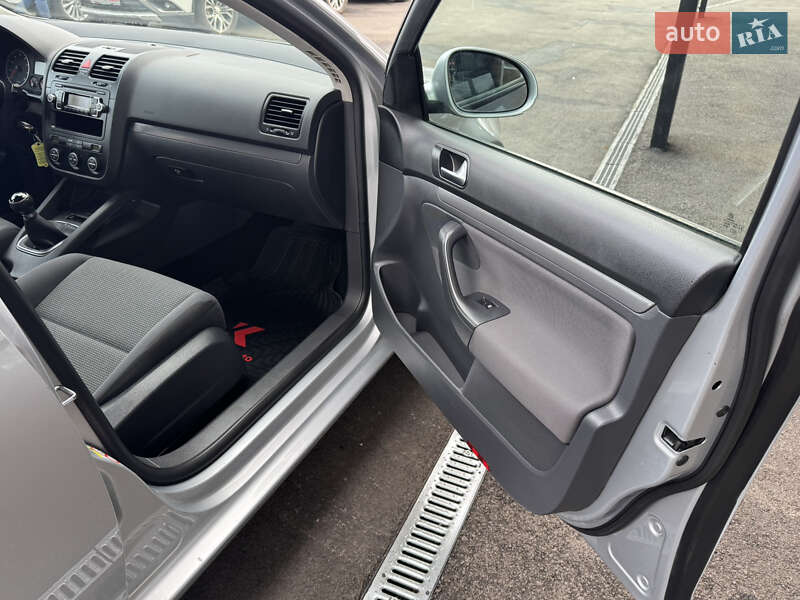 Універсал Volkswagen Golf 2009 в Вінниці