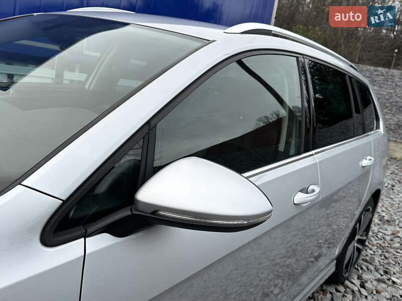 Универсал Volkswagen Golf 2015 в Ровно