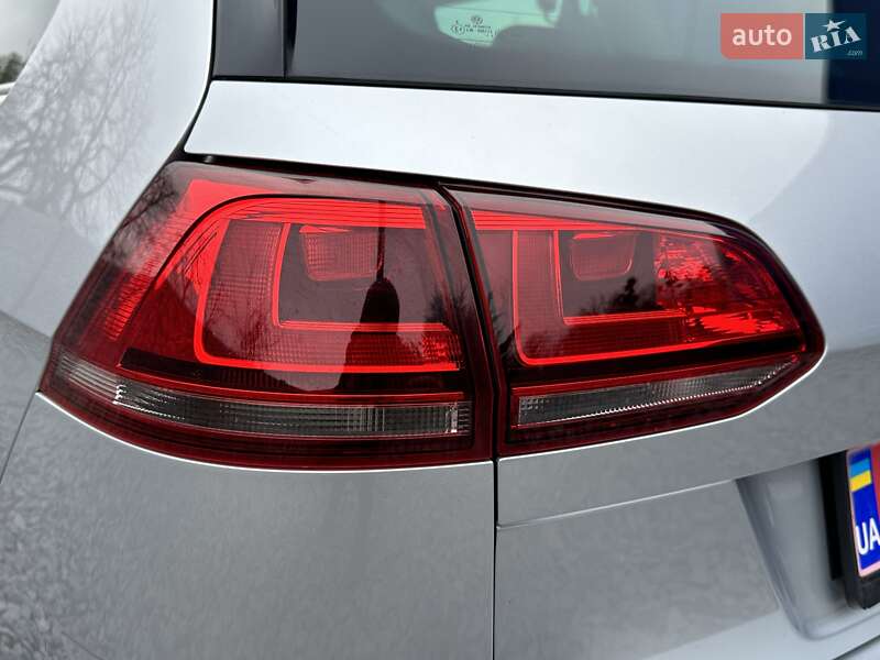 Универсал Volkswagen Golf 2015 в Ровно