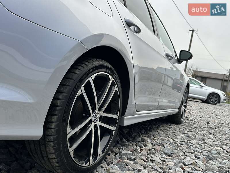 Универсал Volkswagen Golf 2015 в Ровно