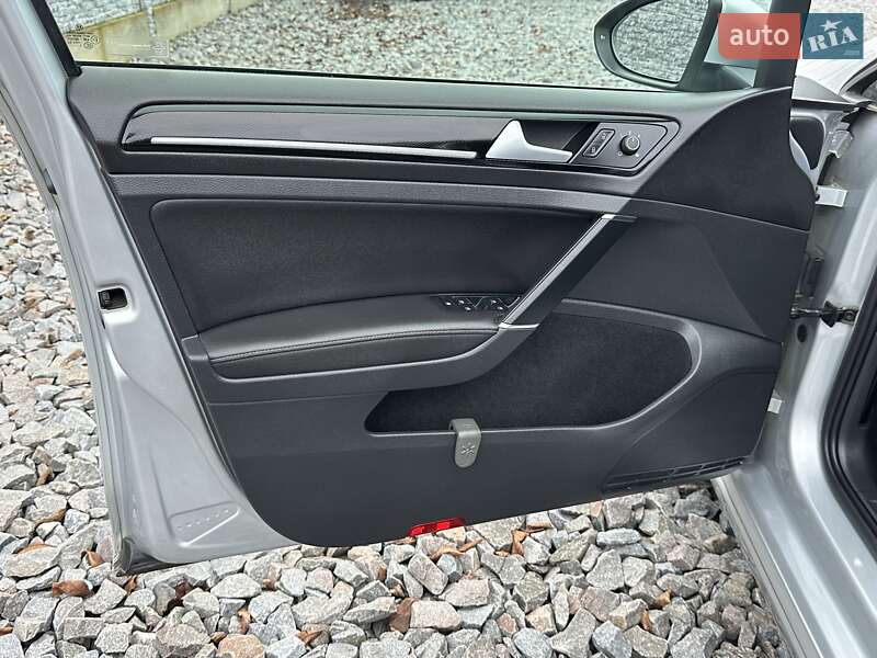 Универсал Volkswagen Golf 2015 в Ровно