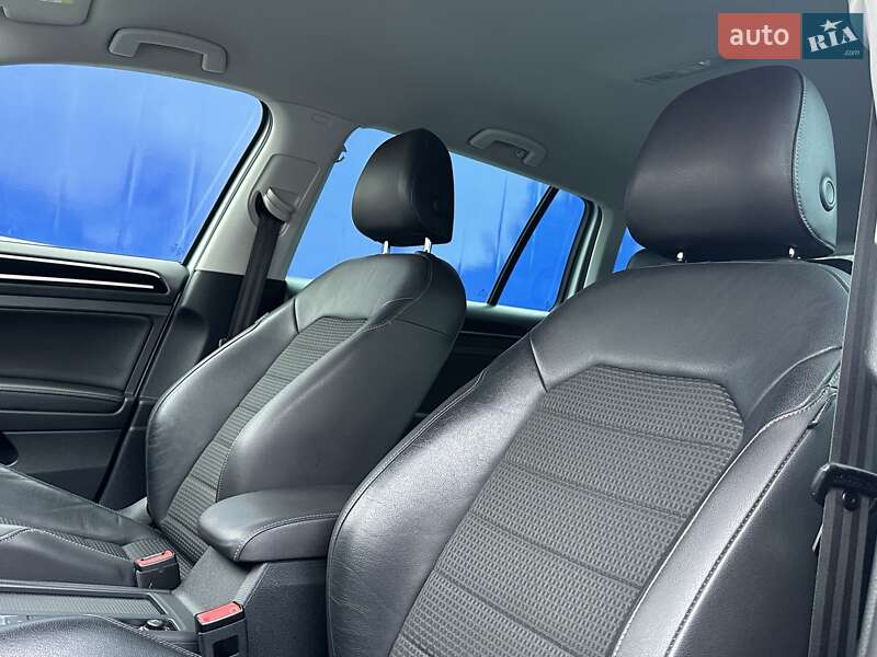 Универсал Volkswagen Golf 2015 в Ровно