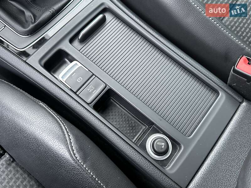 Универсал Volkswagen Golf 2015 в Ровно