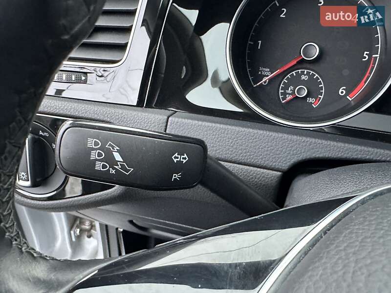 Универсал Volkswagen Golf 2015 в Ровно