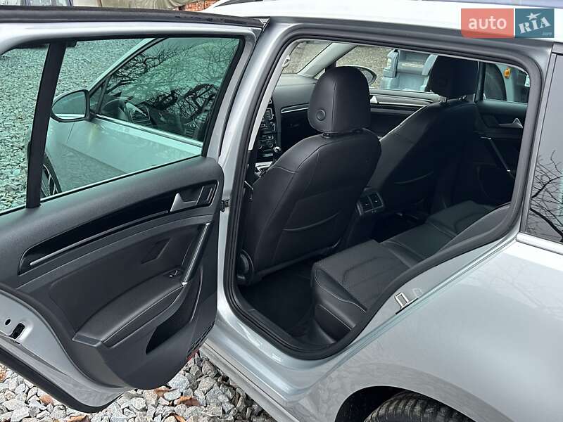 Универсал Volkswagen Golf 2015 в Ровно