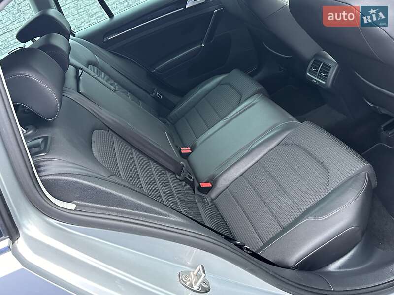 Универсал Volkswagen Golf 2015 в Ровно