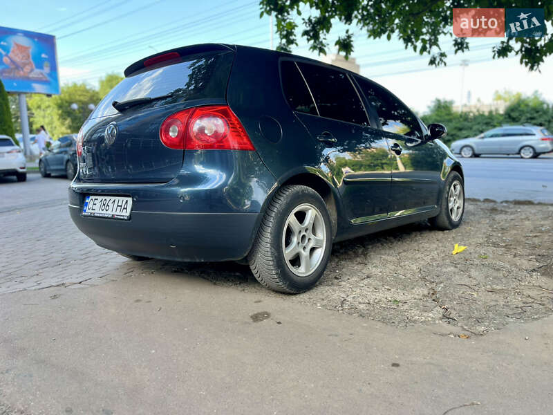 Хетчбек Volkswagen Golf 2006 в Чернівцях