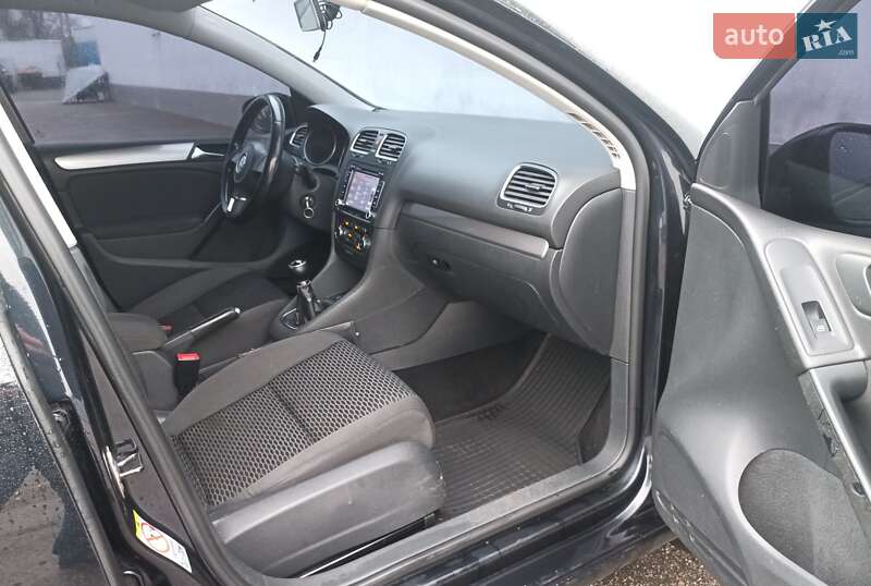 Хетчбек Volkswagen Golf 2009 в Києві