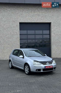 Хетчбек Volkswagen Golf 2006 в Сарнах