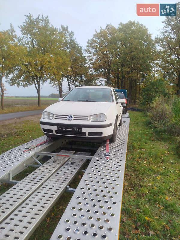 Хэтчбек Volkswagen Golf 2001 в Луцке