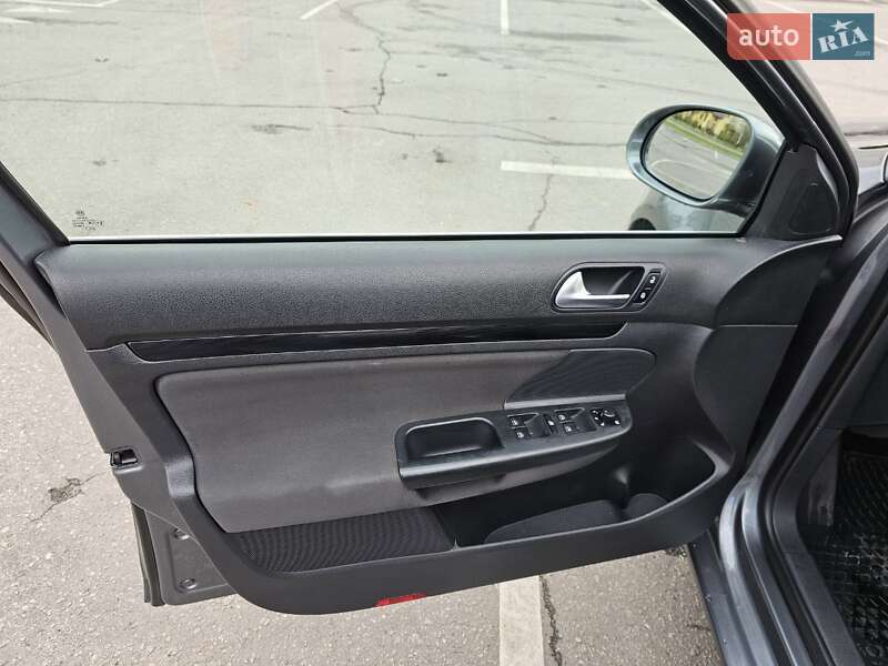 Универсал Volkswagen Golf 2012 в Ивано-Франковске