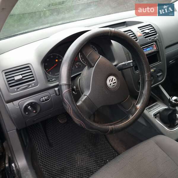 Хэтчбек Volkswagen Golf 2005 в Виннице