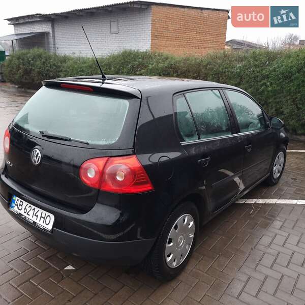 Хэтчбек Volkswagen Golf 2005 в Виннице