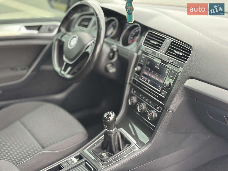 Хэтчбек Volkswagen Golf 2017 в Мукачево