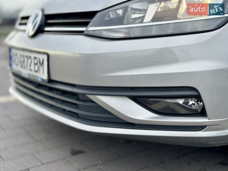 Хэтчбек Volkswagen Golf 2017 в Мукачево