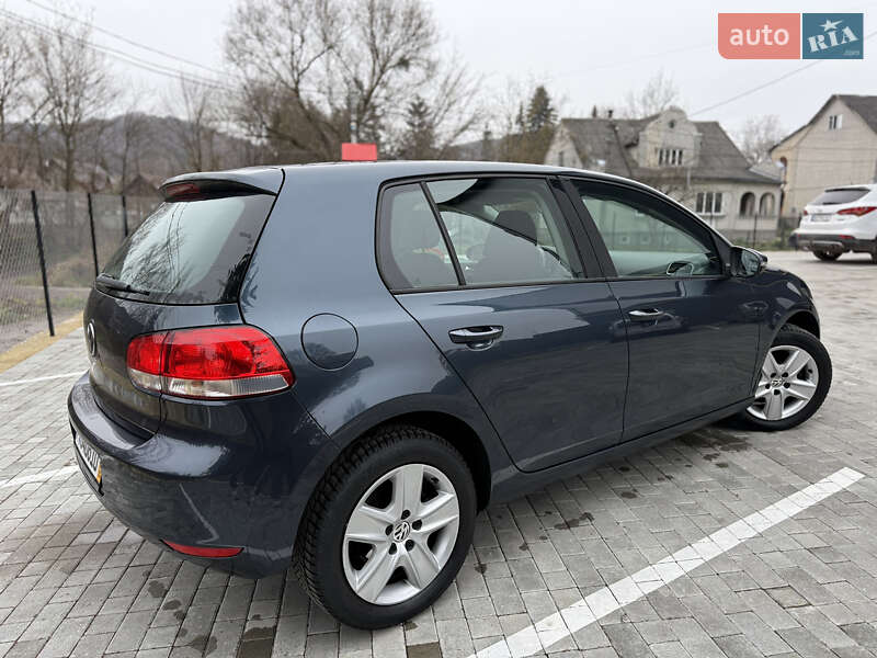 Хэтчбек Volkswagen Golf 2010 в Кременце