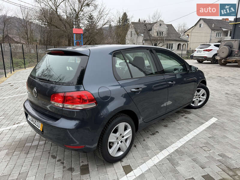 Хэтчбек Volkswagen Golf 2010 в Кременце