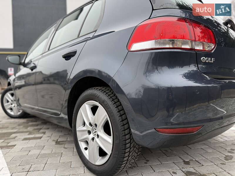 Хэтчбек Volkswagen Golf 2010 в Кременце