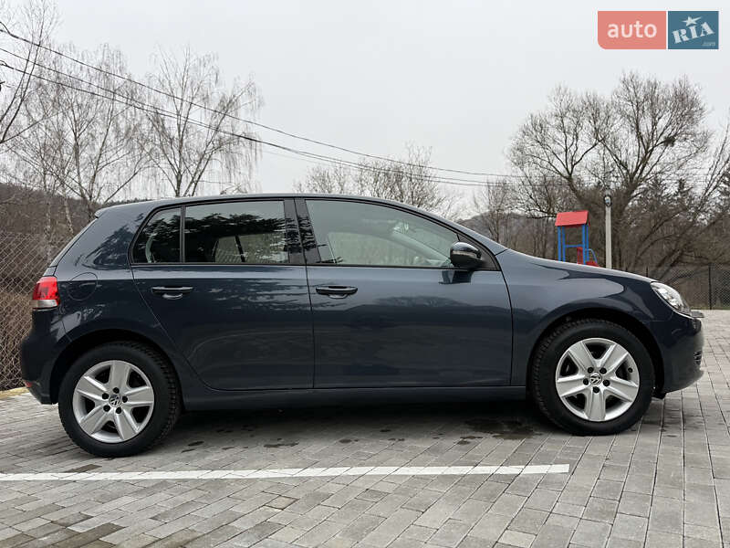 Хэтчбек Volkswagen Golf 2010 в Кременце