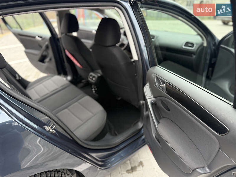 Хэтчбек Volkswagen Golf 2010 в Кременце