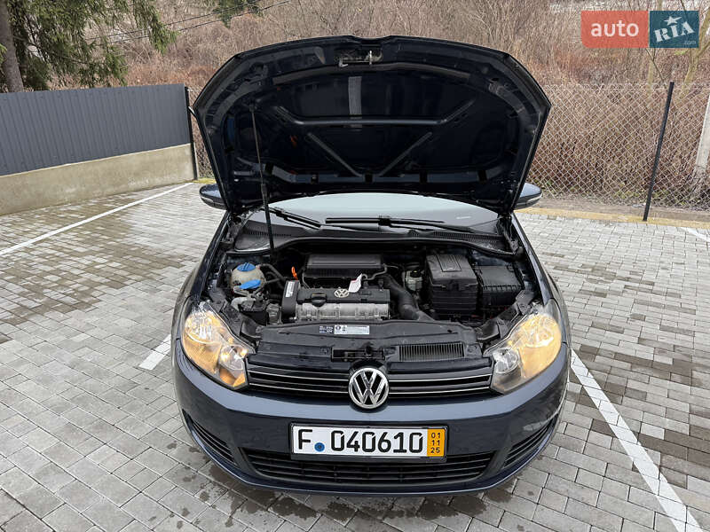 Хэтчбек Volkswagen Golf 2010 в Кременце
