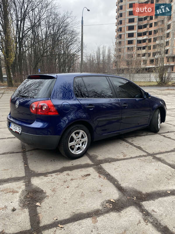 Хэтчбек Volkswagen Golf 2004 в Киеве