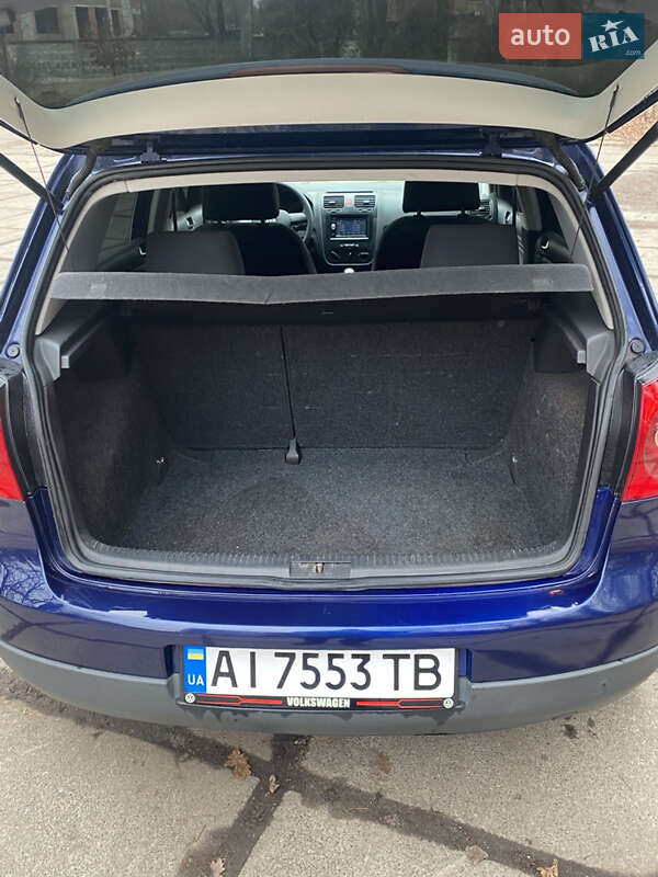 Хэтчбек Volkswagen Golf 2004 в Киеве