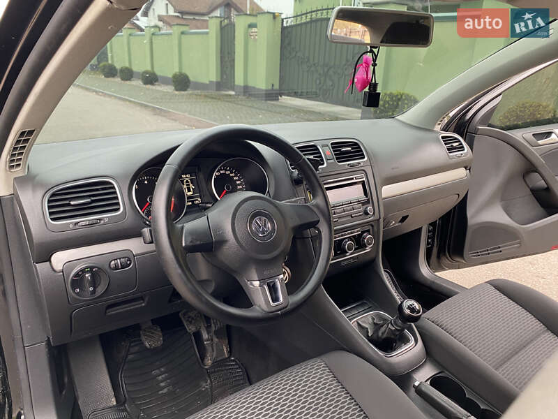 Хэтчбек Volkswagen Golf 2009 в Житомире