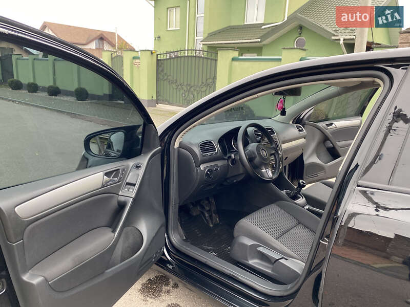 Хэтчбек Volkswagen Golf 2009 в Житомире