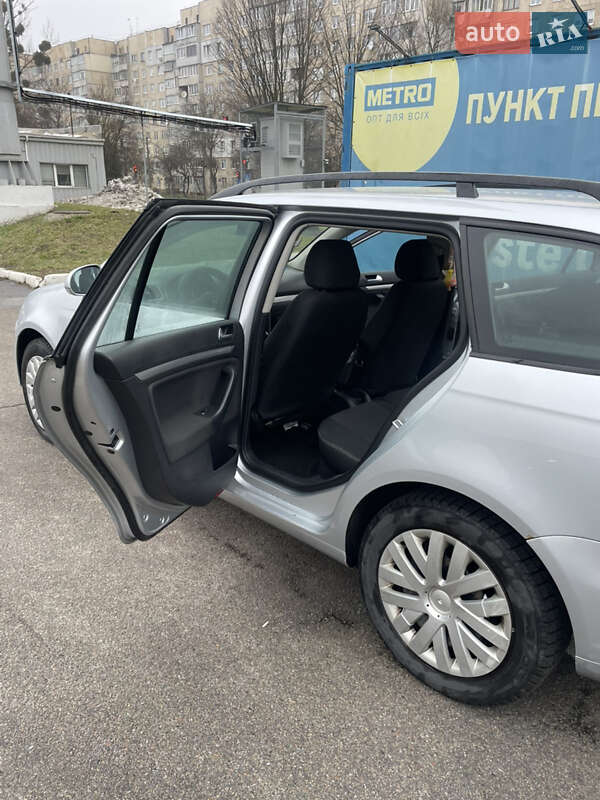 Універсал Volkswagen Golf 2011 в Львові