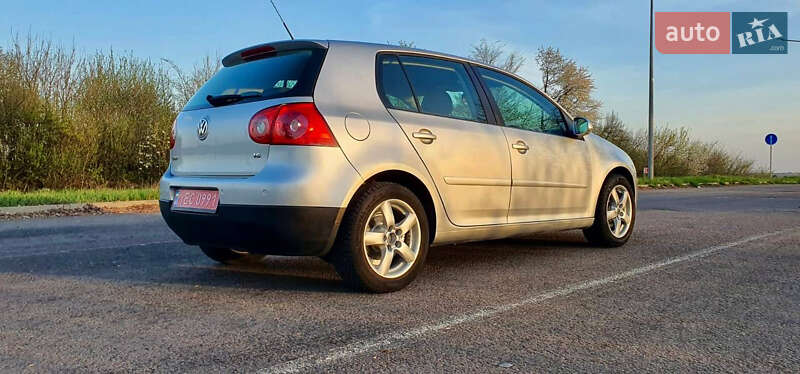 Хэтчбек Volkswagen Golf 2007 в Кропивницком