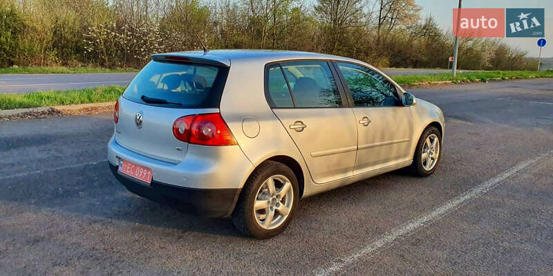 Хэтчбек Volkswagen Golf 2007 в Кропивницком