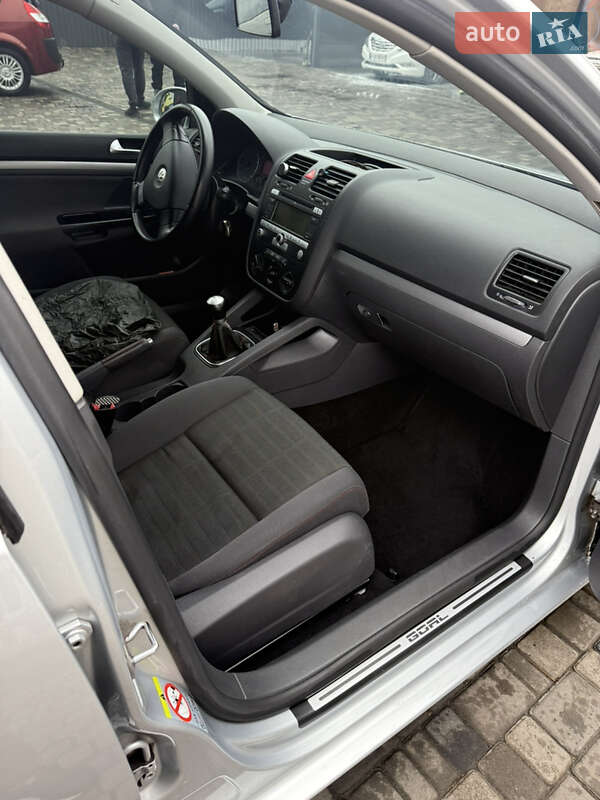 Хетчбек Volkswagen Golf 2006 в Звягелі