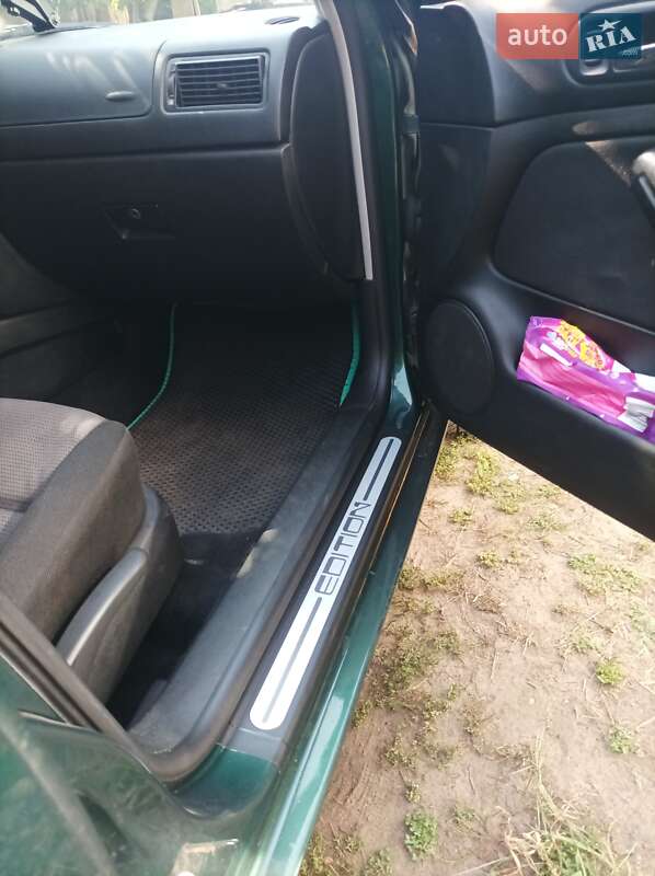 Хэтчбек Volkswagen Golf 2000 в Конотопе