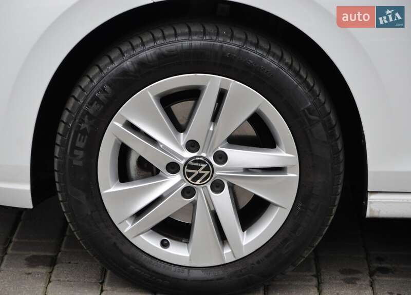 Хетчбек Volkswagen Golf 2022 в Одесі