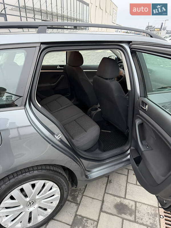 Универсал Volkswagen Golf 2010 в Луцке