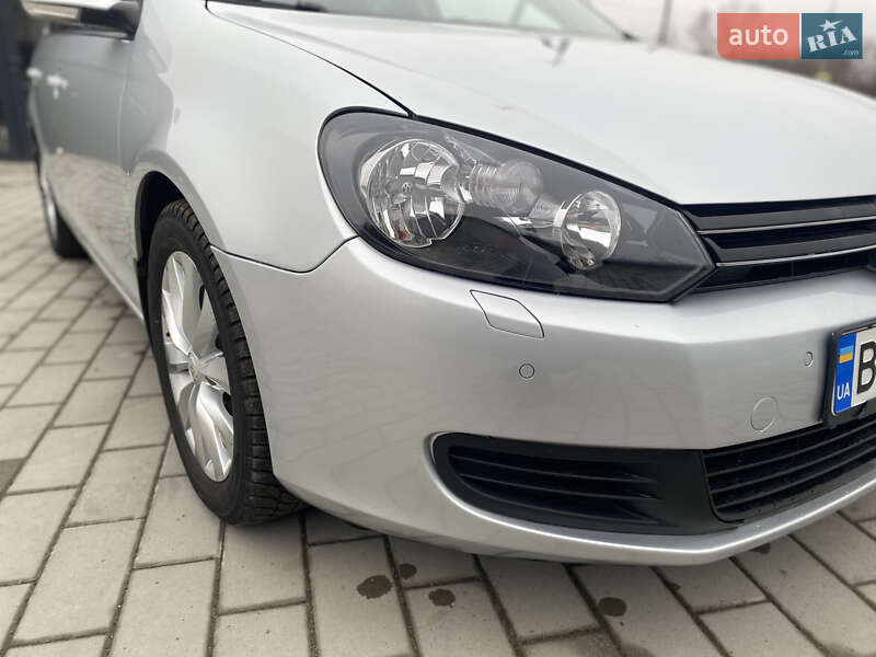 Универсал Volkswagen Golf 2011 в Жовкве