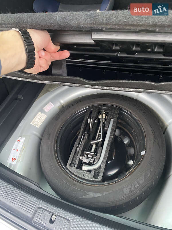 Универсал Volkswagen Golf 2011 в Жовкве